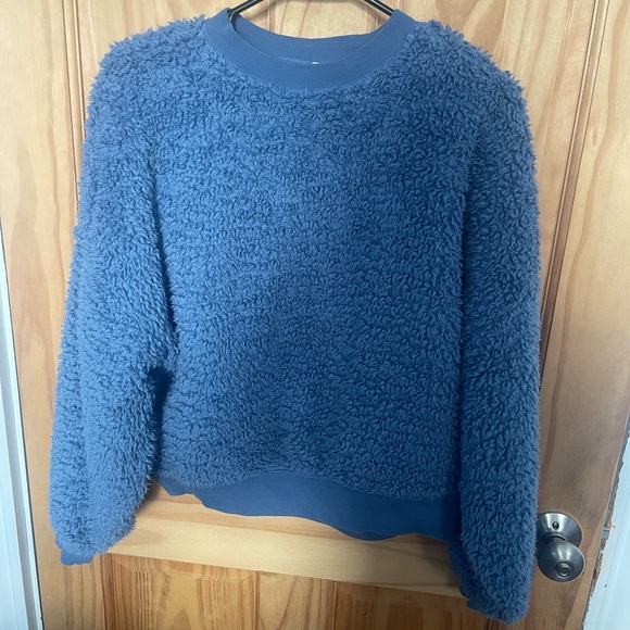 GAP Tops - Like New, Women’s Gap Size Petite Small Fuzzy Fleece Shirt